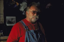 Gemeinsam mit mit Natasha und Chance nimmt Uncle Douvee (Wilford Brimley) den Kampf gegen die hemmungslosen Menschenj&auml;gern auf ...