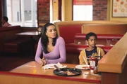 Amber James (Rochelle Aytes, l.); Charlie James (Sayeed Shahidi, r.) Amber James (Rochelle Aytes, l.); Charlie James (Sayeed Shahidi, r.)