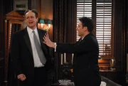 Lilys Kusine hat Marshall (Jason Segel, l.) zu einer neuen Frisur überredet. Als er jedoch das Ergebnis sieht, ist er total geschockt - und greift zum Rasierer. Ted (Josh Radnor, r.) kann ihn gerade noch rechtzeitig vor der Glatze retten ... Lilys Kusine hat Marshall (Jason Segel, l.) zu einer neuen Frisur überredet. Als er jedoch das Ergebnis sieht, ist er total geschockt - und greift zum Rasierer. Ted (Josh Radnor, r.) kann ihn gerade noch rechtzeitig vor der Glatze retten ...
