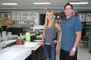 Auch die Inneneinrichtung muss stimmen. Christina (l.) und Tarek El Moussa (r.) suchen die neuen Sanitäranlagen aus ... Auch die Inneneinrichtung muss stimmen. Christina (l.) und Tarek El Moussa (r.) suchen die neuen Sanitäranlagen aus ...
