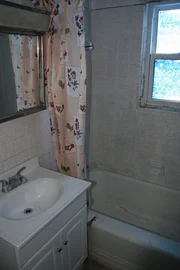 Noch gibt das Badezimmer nichts her, doch Christina und Tarek El Moussa wollen das schon bald &auml;ndern ...