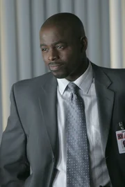 Gemeinsam mit Don versucht David Sinclair (Alimi Ballard) einen neuen Fall zu l&ouml;sen ...
