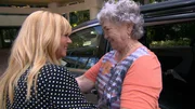 Wird Julia Leischik (l.) tats&auml;chlich den verlorenen Sohn von Ingrid (r.) in den USA ausfindig machen und ein Treffen zwischen den beiden organisieren k&ouml;nnen?