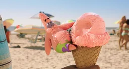 Patrick genie&szlig;t die Welt jenseits des Ozeans in vollen Z&uuml;gen, aber gelingt es ihm und seinen Freunden dort auch, die Unterwasserwelt von Bikini Bottom vor dem Untergang zu bewahren?