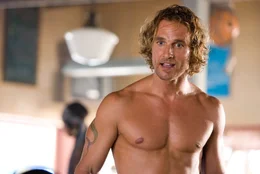 Als Schatzsucher macht Benjamin (Matthew McConaughey) nicht immer eine gute Figur, weshalb er auf die Hilfe seiner Frau angewiesen ist ...