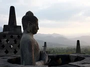 Die Magie des Ortes erf&auml;hrt der Besucher besonders bei Sonnenauf- und Sonnenuntergang. Heute ein beliebtes Touristenziel, war dies einst der heiligste Ort eines gro&szlig;en Reichs.