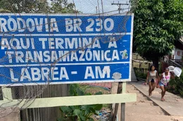 Ein einfaches Schild markiert in der Stadt L&aacute;brea das Ende der Transamaz&ocirc;nica.