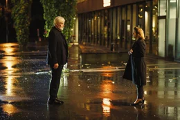Charlotte Kler (Senta Berger, r.) f&uuml;hlt sich von ihrem Mann Walter (Peter Simonischek, l.) nicht mehr als Person wahrgenommen. Sie ist es leid, alles in ihrem Leben nach ihm auszurichten.