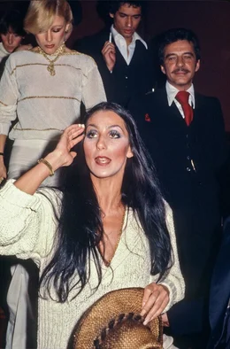 Gegen Ende der 1970er Jahre &ndash; der Bl&uuml;tezeit des Studio 54 &ndash; war Cher (Mi.) bereits ein gro&szlig;er Popstar.