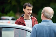 Das Verh&auml;ltnis zwischen Jason (Sam Swainsbury, li.) und Michael (Peter Mullan, re.) ist angespannt.