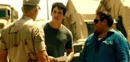 David Packouz (Miles Teller, l.); Efraim Diveroli (Jonah Hill, r.)