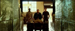 Efraim Diveroli (Jonah Hill, 2.v.r.) und David Packouz (Miles Teller, r.)