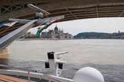 Volle Kraft voraus auf die Stadt Budapest.