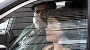 Kommissar Bäckström (Kjell Bergqvist) zweifelt, ob er seiner Ex Tina (Helen Sjöholm) trauen kann. Kommissar Bäckström (Kjell Bergqvist) zweifelt, ob er seiner Ex Tina (Helen Sjöholm) trauen kann.