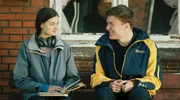Gemeinsame Vergangenheit: Wienke (Philine Schmölzer, li.) und Sten (Philipp Jacob, re.) kennen sich aus Kindheitstagen. Gemeinsame Vergangenheit: Wienke (Philine Schmölzer, li.) und Sten (Philipp Jacob, re.) kennen sich aus Kindheitstagen.