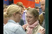 Sabine und Laetitia während der Besichtigung der Keller Sabine und Laetitia während der Besichtigung der Keller
