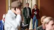 Bäckström (Kjell Bergqvist, Mitte) und Ankan Carlsson (Agnes Lindström Bolmgren) nehmen den Kunsthändler Dubrovik (Stephen Rappaport, re.) ins Visier. Bäckström (Kjell Bergqvist, Mitte) und Ankan Carlsson (Agnes Lindström Bolmgren) nehmen den Kunsthändler Dubrovik (Stephen Rappaport, re.) ins Visier.