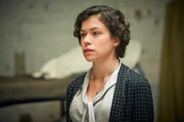 Tatiana Maslany (Maria Altmann, jung).