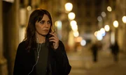 Beim Spaziergang durch das nächtliche Genua sortiert Petra Delicato (Paola Cortellesi) ihre Gedanken. Beim Spaziergang durch das nächtliche Genua sortiert Petra Delicato (Paola Cortellesi) ihre Gedanken.