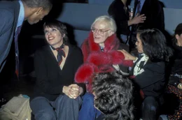 Liza Minnelli, Andy Warhol und Bianca Jagger (v.l.) 1978 auf einer Party im Studio 54