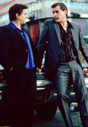 Immer fein herausgesputzt: Der Gangster Henry (Ray Liotta, re.) und sein alter Freund, der Killer Tommy (Joe Pesci).