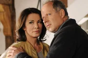 Vera (Iris Berben, l.) und Darius (Axel Milberg, r.).
