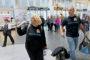 Corinne und Ralf Waldburger im Flughafen Zürich Kloten Corinne und Ralf Waldburger im Flughafen Zürich Kloten