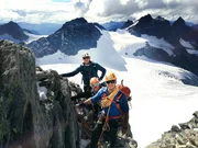 v.li.: Hanno Dönz, Friedrich Juen, Hermann Maier beim Aufstieg am Piz Buin. v.li.: Hanno Dönz, Friedrich Juen, Hermann Maier beim Aufstieg am Piz Buin.
