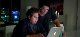 L-R: Efraim Diveroli (Jonah Hill) und David Packouz (Miles Teller)