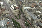 Ansicht aus der Luft auf den „Weißen Marsch“, eine Protestbewegung infolge der Dutroux-Affäre Ansicht aus der Luft auf den „Weißen Marsch“, eine Protestbewegung infolge der Dutroux-Affäre