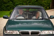 Auch Reg (Karl Johnson) und Maureen (Marlene Sidaway) sind f&uuml;r diese Woche angereist &ndash; trotz des Gestanks der K&uuml;he.