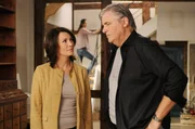 Vera (Iris Berben, l.) und Uli (Peter Simonischek, r.). Im Hintergrund Lina (Nina Kunzendorf).