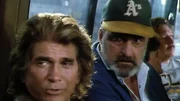 Der Mann des Jahres: Jonathan (Michael Landon) und Mark (Victor French) im Bus. Der Mann des Jahres: Jonathan (Michael Landon) und Mark (Victor French) im Bus.