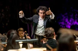 Chefdirigent Alain Altinoglu hat sich f&uuml;r seine Zeit am hr-Sinfonieorchester vorgenommen, &bdquo;einen Hauch Frankreich nach Hessen zu bringen&ldquo;.