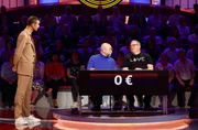 Moderator Kai Pflaume (l.) mit Rateteam-Kapit&auml;n Elton (r.) und dem Entertainer Horst Lichter (M.).