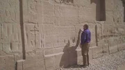 Diese Inschrift in der Tempelanlage von Karnak gilt als erster Friedensvertrag der Welt.