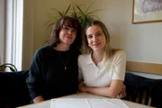 Valentinas (28), (r.) Eltern kamen als Spätaussiedler aus Kasachstan nach Deutschland, weil Valentina eine lebenswichtige OP benötigte. Valentinas (28), (r.) Eltern kamen als Spätaussiedler aus Kasachstan nach Deutschland, weil Valentina eine lebenswichtige OP benötigte.