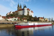Das Kreuzfahrtschiff „MS Katharina von Bora“ vor Meißen. Das Kreuzfahrtschiff „MS Katharina von Bora“ vor Meißen.