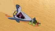 Sharko wird von einer Schildkr&ouml;te davongeschleift.  +++