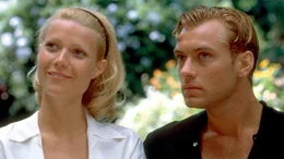 Der Amerikaner Tom Ripley soll Dickie, einen vermeintlichen Studienkollegen, im Auftrag von dessen reichem Vater zur R&uuml;ckkehr von Italien in die USA bewegen. Tom akzeptiert und fliegt in die Toskana, wo er es schafft, dessen Vertrauen zu gewinnen. Irgendwann hat dieser genug von ihm. F&uuml;r Tom bricht eine Welt zusammen. Er t&ouml;tet Dickie, nimmt dessen Identit&auml;t an und beginnt ein Doppelleben. - Dickie Greenleaf (Jude Law) und seine Verlobte Marge Sherwood (Gwyneth Paltrow) be&auml;ugen Tom mit einer Mischung aus Am&uuml;sement und Skepsis. (Lizenzende: 31.12.2024); rbb Fernsehen DER TALENTIERTE MR. RIPLEY, am Donnerstag (24.10.24) um 20:15 Uhr. Der Amerikaner Tom Ripley soll Dickie, einen vermeintlichen Studienkollegen, im Auftrag von dessen reichem Vater zur R&uuml;ckkehr von Italien in die USA bewegen. Tom akzeptiert und fliegt in die Toskana, wo er es schafft, dessen Vertrauen zu gewinnen. Irgendwann hat dieser genug von ihm. F&uuml;r Tom bricht eine Welt zusammen. Er t&ouml;tet Dickie, nimmt dessen Identit&auml;t an und beginnt ein Doppelleben. - Dickie Greenleaf (Jude Law) und seine Verlobte Marge Sherwood (Gwyneth Paltrow) be&auml;ugen Tom mit einer Mischung aus Am&uuml;sement und Skepsis. (Lizenzende: 31.12.2024) &copy; rbb/Miramax Films, honorarfrei - Verwendung gem&auml;&szlig; der AGB im engen inhaltlichen, redaktionellen Zusammenhang mit genannter rbb-Sendung bei Nennung "Bild: rbb/Miramax Films" (S4). rbb Presse & Information, Masurenallee 8-14, 14057 Berlin, Tel: 030/97 99 3-12118 oder -12116, pressefoto@rbb-online.de