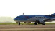 Ein Tui-Flieger auf dem Rollfeld des Flughafens Hannover-Langenhagen. Weitere Fotos auf Anfrage.