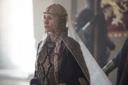 K&ouml;nigin Gertrude (Naomi Watts).