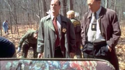 Stabler (Christopher Meloni, l.) und Agent Rod Franklin (John Doman) stehen vor einem R&auml;tsel. Drei Personen wurden ermordet, die jedoch in keinem Zusammenhang zueinander stehen.