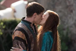 Prinz Hamlet (George MacKay) und  Ophelia (Daisy Ridley).