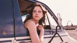 Maxine (Mia Goth)