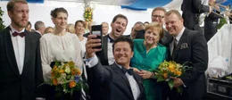 Ehepaar Ulrike und Georg Rauch aus Bayreuth.; Bundeskanzlerin Angela Merkel (2. von rechts), K&uuml;nstler und Prominente nach der Er&ouml;ffnung der Bayreuther Festspiele.