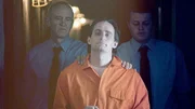 1979 steht Ted Bundy wegen der Ermordung zweier junger Studentinnen und dem Angriff auf drei weitere vor Gericht. Er wird aber bereits da verdächtigt, noch eine Vielzahl weiterer Morde verübt zu haben. 1979 steht Ted Bundy wegen der Ermordung zweier junger Studentinnen und dem Angriff auf drei weitere vor Gericht. Er wird aber bereits da verdächtigt, noch eine Vielzahl weiterer Morde verübt zu haben.