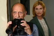Ein Scharfschütze hält das Präsidium in Schach – keiner darf das Gebäude verlassen. Michael Kaiser (Karl Kranzkowski) und Martina Seiffert (Astrid M. Fünderich) versuchen den Standort des Schützen zu verorten – während man im KTU-Labor um das Leben einer angeschossenen Kollegin kämpft. Ein Scharfschütze hält das Präsidium in Schach – keiner darf das Gebäude verlassen. Michael Kaiser (Karl Kranzkowski) und Martina Seiffert (Astrid M. Fünderich) versuchen den Standort des Schützen zu verorten – während man im KTU-Labor um das Leben einer angeschossenen Kollegin kämpft.