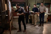 (v.l.n.r.) Special Agent Mike Franks (Kyle Schmid); Special Agent Lala Dominguez (Mariel Molino); Special Agent Bernard Randolf (Caleb Foote); Special Agent Leroy Jethro Gibbs (Austin Stowell)