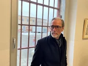 Peter K. in seinem ehemaligen Gefängnis. Heute ist es ein Menschenrechtszentrum. Peter K. in seinem ehemaligen Gefängnis. Heute ist es ein Menschenrechtszentrum.